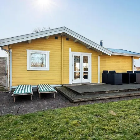 Gorgeous In Bjert With Wifi Feriehus Binderup Strand